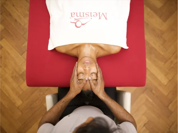 Behutsame Massage bei möglichen somatosensorischen Tinnitus-Einflüssen